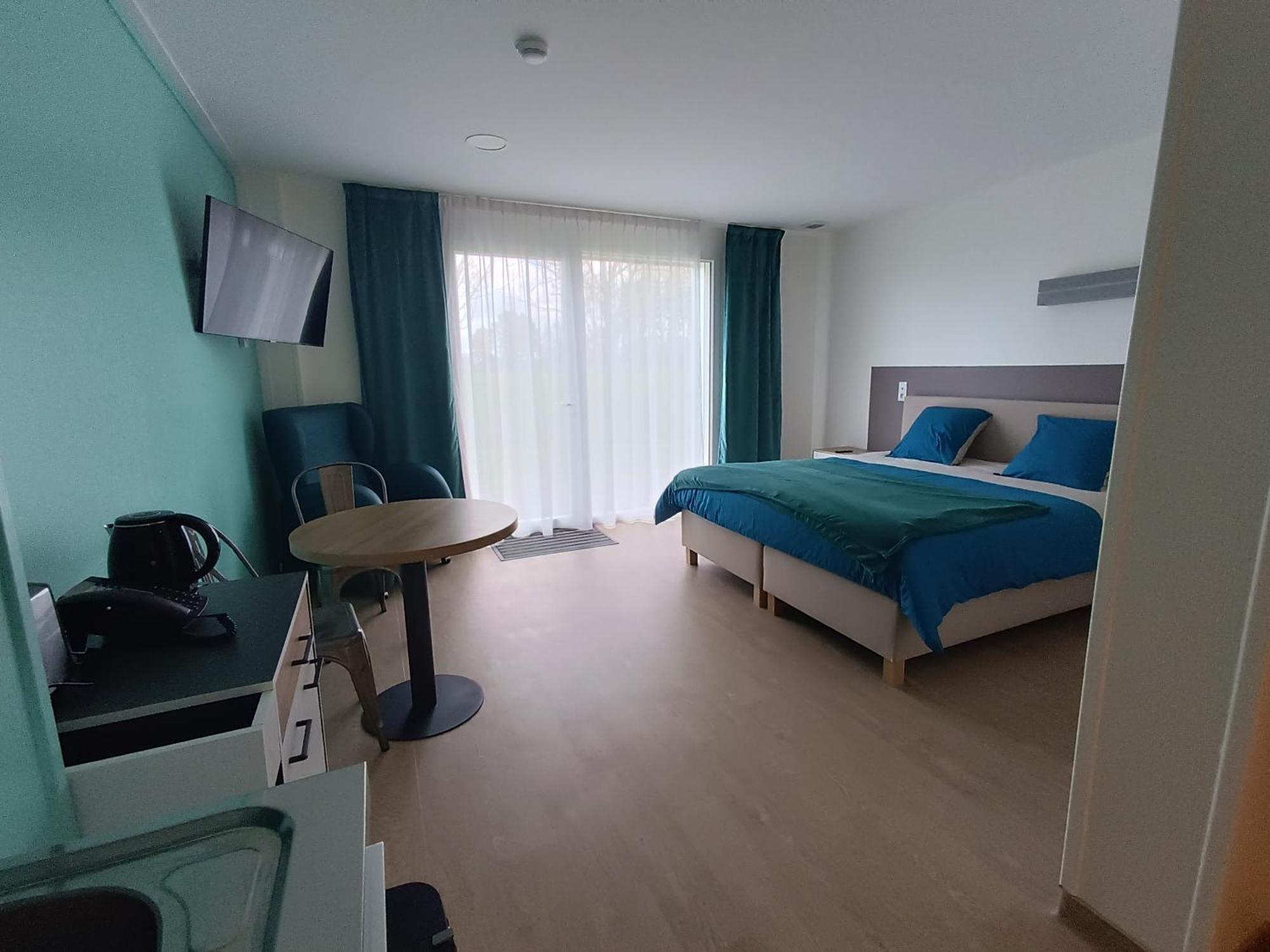 Relais Les Rives Du Lac Coulonges-sur-Sarthe Luaran gambar