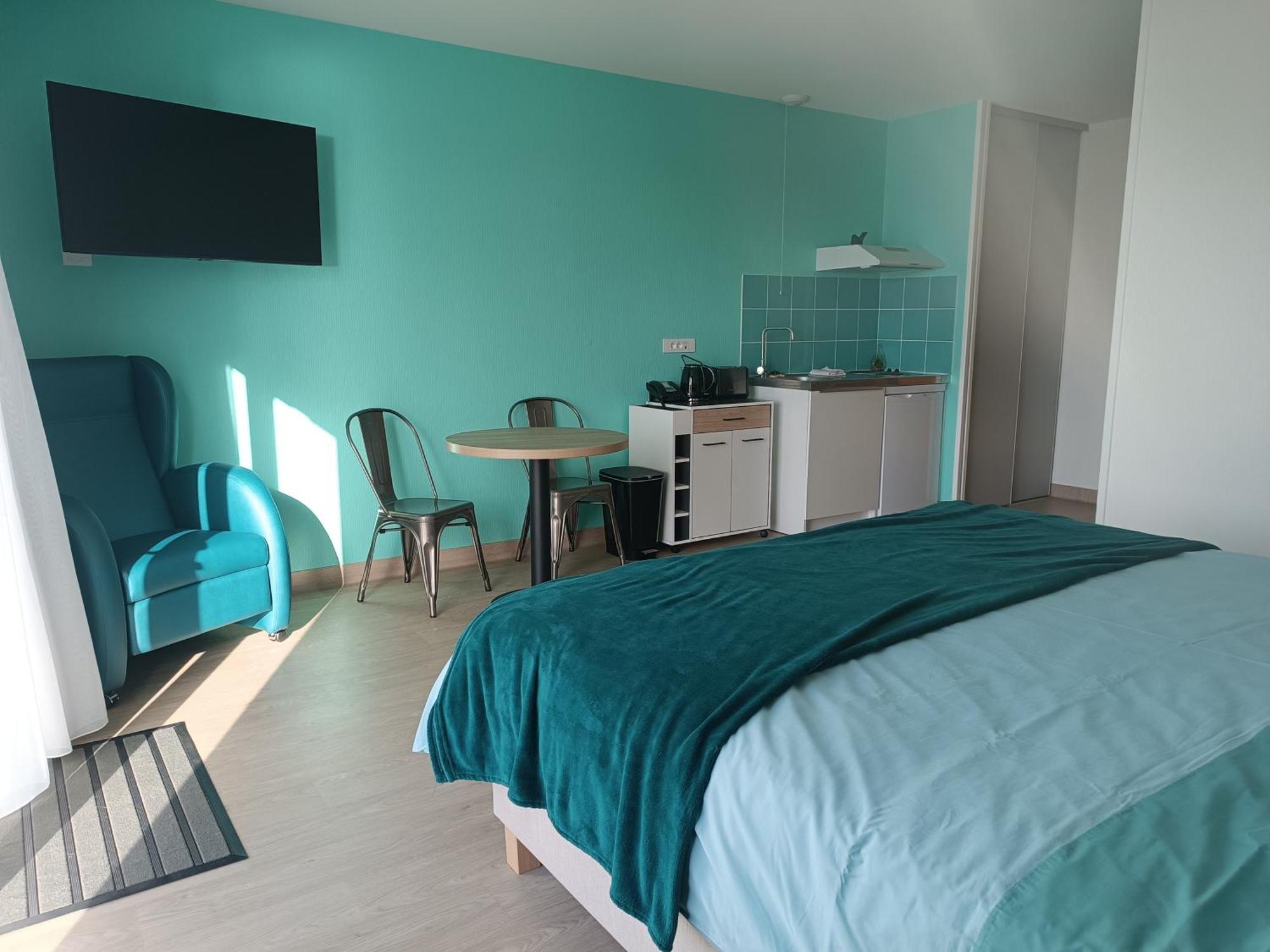 Relais Les Rives Du Lac Coulonges-sur-Sarthe Luaran gambar