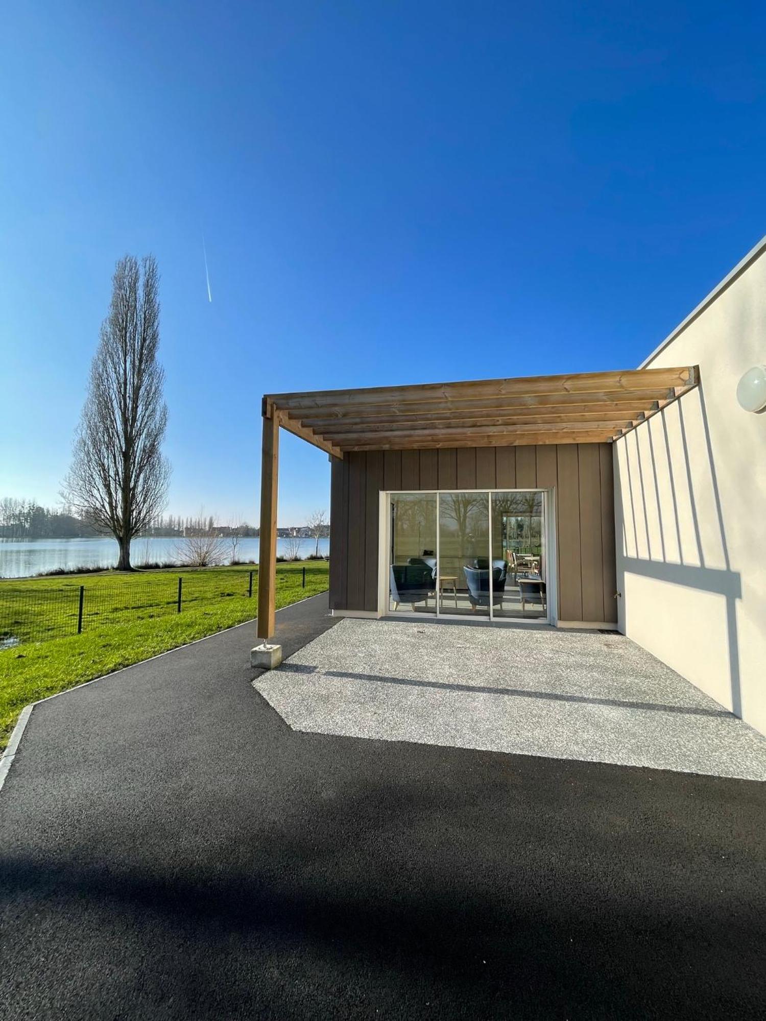 Relais Les Rives Du Lac Coulonges-sur-Sarthe Luaran gambar